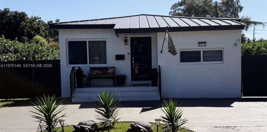 Casa en Virginia Gardens, Florida 3 dormitorios, 119.66 m2 № 2032443