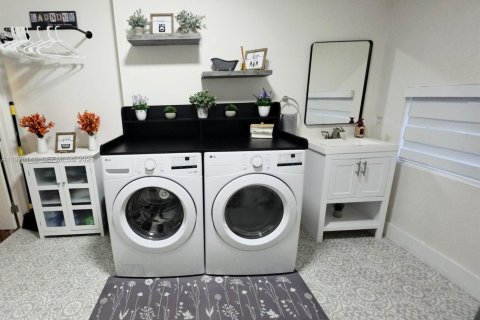 Casa en venta en Virginia Gardens, Florida, 3 dormitorios, 119.66 m2 № 2032443 - foto 16