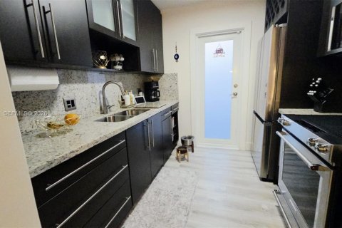 Casa en venta en Virginia Gardens, Florida, 3 dormitorios, 119.66 m2 № 2032443 - foto 6