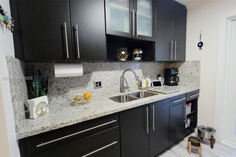 Casa en venta en Virginia Gardens, Florida, 3 dormitorios, 119.66 m2 № 2032443 - foto 7