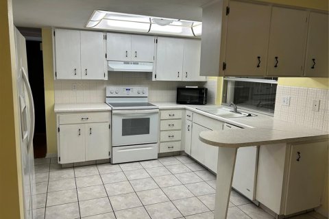 Villa ou maison à louer à New Port Richey, Floride: 3 chambres, 121.42 m2 № 2385650 - photo 5