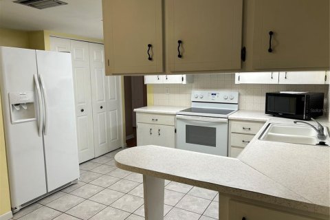 Villa ou maison à louer à New Port Richey, Floride: 3 chambres, 121.42 m2 № 2385650 - photo 6