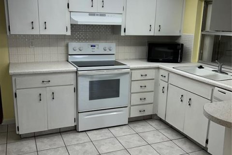 Villa ou maison à louer à New Port Richey, Floride: 3 chambres, 121.42 m2 № 2385650 - photo 7