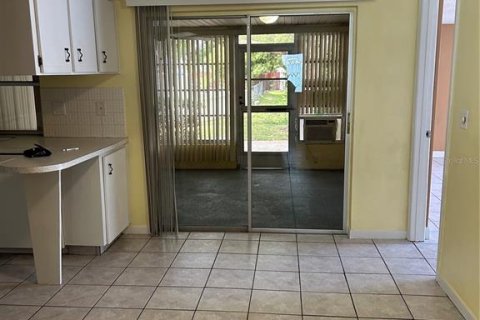 Villa ou maison à louer à New Port Richey, Floride: 3 chambres, 121.42 m2 № 2385650 - photo 8