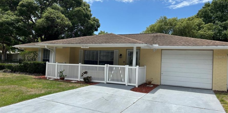 Villa ou maison à New Port Richey, Floride 3 chambres, 121.42 m2 № 2385650
