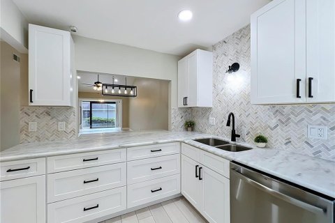 Touwnhouse à vendre à Apopka, Floride: 2 chambres, 107.02 m2 № 2427489 - photo 15