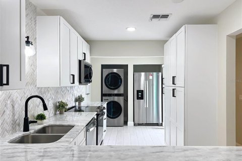 Touwnhouse à vendre à Apopka, Floride: 2 chambres, 107.02 m2 № 2427489 - photo 18