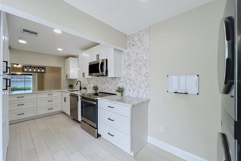 Touwnhouse à vendre à Apopka, Floride: 2 chambres, 107.02 m2 № 2427489 - photo 11