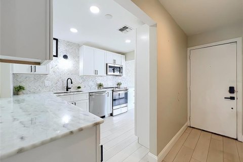 Touwnhouse à vendre à Apopka, Floride: 2 chambres, 107.02 m2 № 2427489 - photo 8