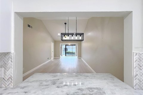 Touwnhouse à vendre à Apopka, Floride: 2 chambres, 107.02 m2 № 2427489 - photo 17