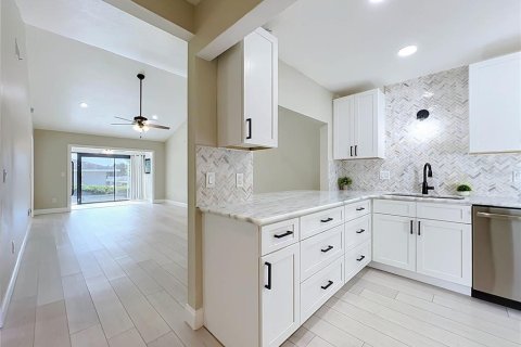 Touwnhouse à vendre à Apopka, Floride: 2 chambres, 107.02 m2 № 2427489 - photo 7