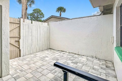 Touwnhouse à vendre à Apopka, Floride: 2 chambres, 107.02 m2 № 2427489 - photo 5