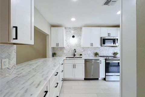 Touwnhouse à vendre à Apopka, Floride: 2 chambres, 107.02 m2 № 2427489 - photo 9