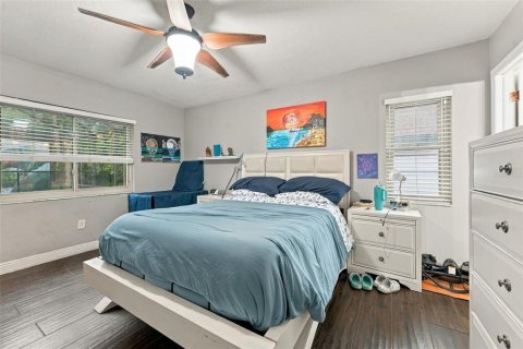 House in Lutz, Florida 4 bedrooms, 155.33 sq.m. № 2406671 - photo 9