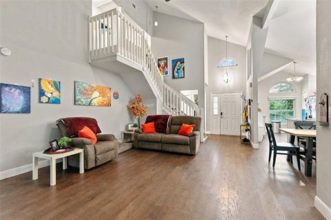 House in Lutz, Florida 4 bedrooms, 155.33 sq.m. № 2406671 - photo 4