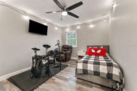 House in Lutz, Florida 4 bedrooms, 155.33 sq.m. № 2406671 - photo 14