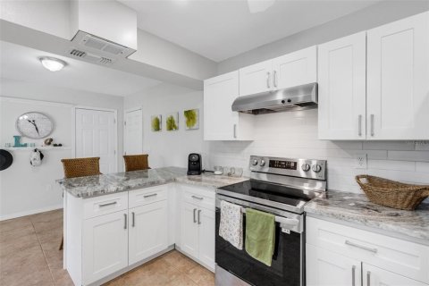 Villa ou maison à vendre à Sarasota, Floride: 3 chambres, 194.17 m2 № 2318992 - photo 16