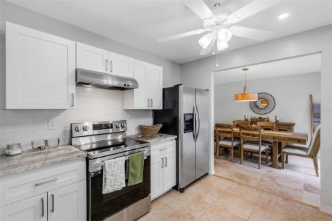 Villa ou maison à vendre à Sarasota, Floride: 3 chambres, 194.17 m2 № 2318992 - photo 14