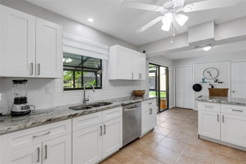 Villa ou maison à vendre à Sarasota, Floride: 3 chambres, 194.17 m2 № 2318992 - photo 17
