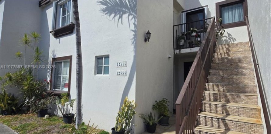 Кондоминиум с 2 спальнями в Майами, Флорида № 2042503