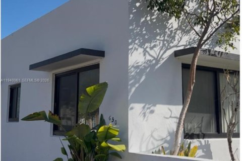 House in Miami Beach, Florida 1 bedroom № 1997339