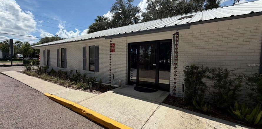 Commercial property in Longwood, Florida 300.07 sq.m. № 2367140