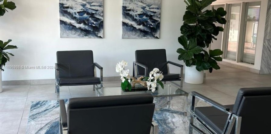 Condo in Hallandale Beach, Florida, 2 bedrooms  № 1869918