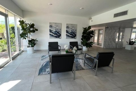 Condo in Hallandale Beach, Florida, 2 bedrooms  № 1869918 - photo 15