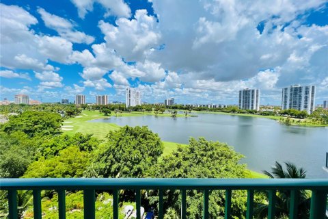 Condo in Aventura, Florida, 3 bedrooms  № 2004937 - photo 25