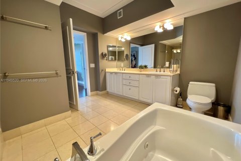 Condo in Aventura, Florida, 3 bedrooms  № 2004937 - photo 18