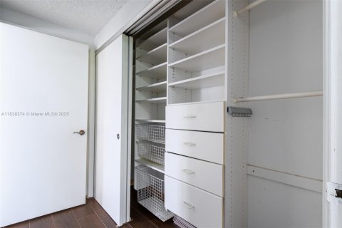 Condominio en venta en Bay Harbor Islands, Florida, 2 dormitorios, 114.27 m2 № 1937081 - foto 22