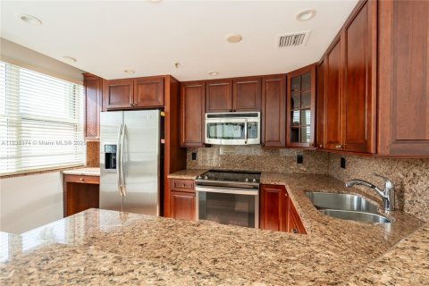 Condominio en venta en Bay Harbor Islands, Florida, 2 dormitorios, 114.27 m2 № 1937081 - foto 15