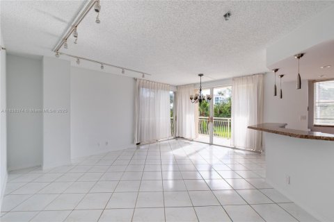 Condominio en venta en Bay Harbor Islands, Florida, 2 dormitorios, 114.27 m2 № 1937081 - foto 2