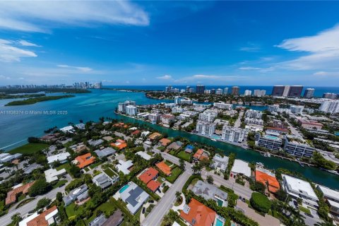 Condominio en venta en Bay Harbor Islands, Florida, 2 dormitorios, 114.27 m2 № 1937081 - foto 27