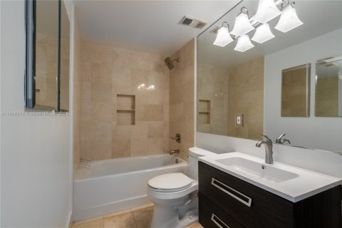 Condominio en venta en Bay Harbor Islands, Florida, 2 dormitorios, 114.27 m2 № 1937081 - foto 5