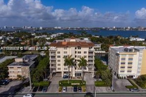 Condominio en venta en Bay Harbor Islands, Florida, 2 dormitorios, 114.27 m2 № 1937081 - foto 23