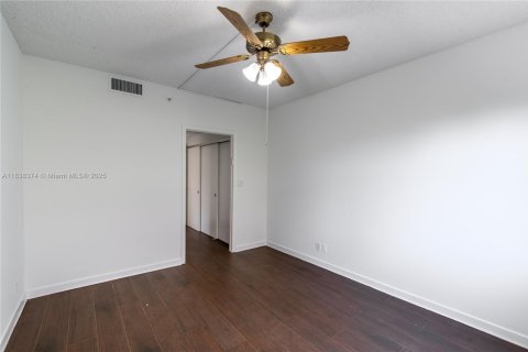 Condominio en venta en Bay Harbor Islands, Florida, 2 dormitorios, 114.27 m2 № 1937081 - foto 12