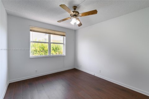 Condominio en venta en Bay Harbor Islands, Florida, 2 dormitorios, 114.27 m2 № 1937081 - foto 10