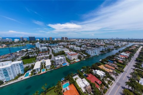 Condominio en venta en Bay Harbor Islands, Florida, 2 dormitorios, 114.27 m2 № 1937081 - foto 25