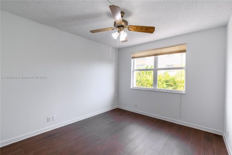 Condominio en venta en Bay Harbor Islands, Florida, 2 dormitorios, 114.27 m2 № 1937081 - foto 13