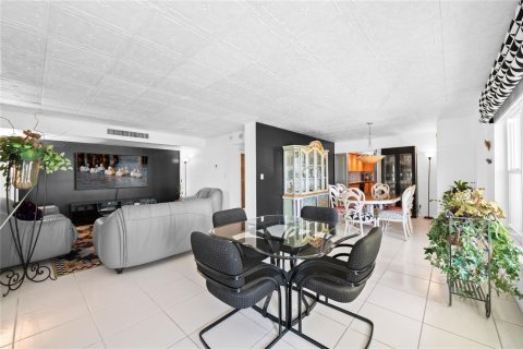 Condo in Fort Lauderdale, Florida, 2 bedrooms № 2249446 - photo 3