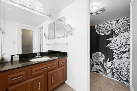 Condo in Fort Lauderdale, Florida, 2 bedrooms № 2249446 - photo 23