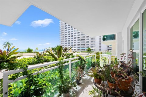 Condo in Fort Lauderdale, Florida, 2 bedrooms № 2249446 - photo 9