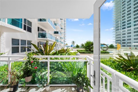 Condo in Fort Lauderdale, Florida, 2 bedrooms № 2249446 - photo 7