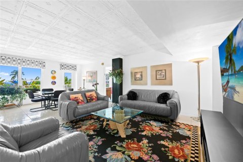 Condo in Fort Lauderdale, Florida, 2 bedrooms № 2249446 - photo 2