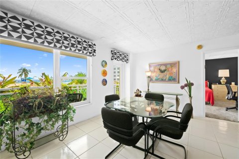 Condo in Fort Lauderdale, Florida, 2 bedrooms № 2249446 - photo 4