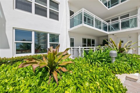 Condo in Fort Lauderdale, Florida, 2 bedrooms № 2249446 - photo 13