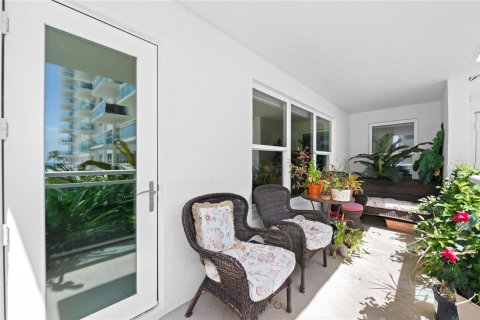 Condo in Fort Lauderdale, Florida, 2 bedrooms № 2249446 - photo 12