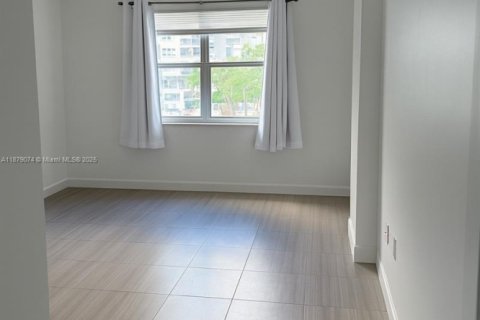 Снять в аренду кондоминиум в Санни-Айлс-Бич, Флорида 2 спальни, 101.64м2, № 1922242 - фото 8