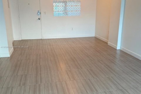 Снять в аренду кондоминиум в Санни-Айлс-Бич, Флорида 2 спальни, 101.64м2, № 1922242 - фото 6